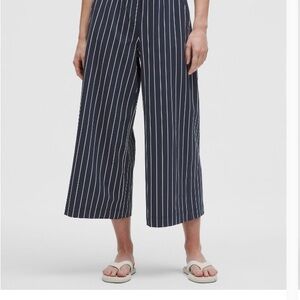 Lululemon Woven Ruffle Waist Wide Leg Crop XL